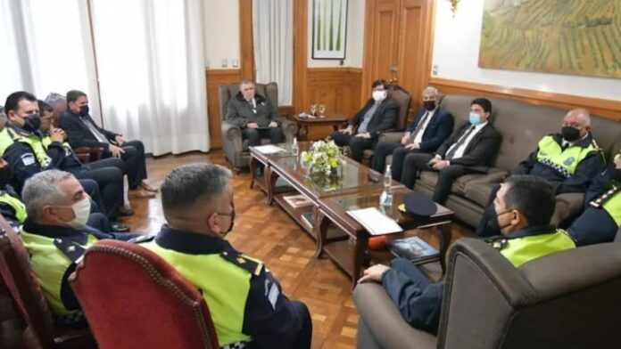 Jaldo se reunio con la plana mayor de la policía