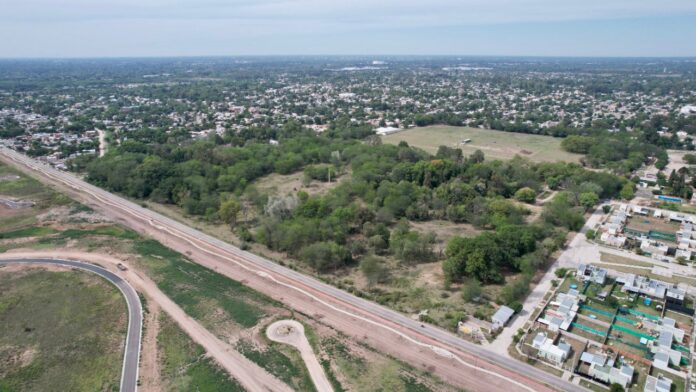Vista áerea del nuevo parque y viviendas de Procrear II en San Miguel