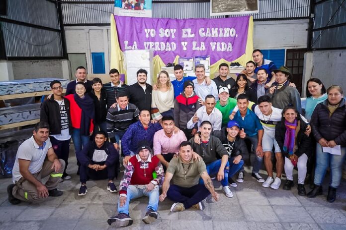 CAPITANICH ENTREGÓ EQUIPAMIENTO Y MOBILIARIO AL HOGAR CRISTO REY