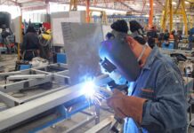 Tras dos meses de leve recuperación, la actividad económica volvió a caer en febrero y la industria fue el sector más golpeado