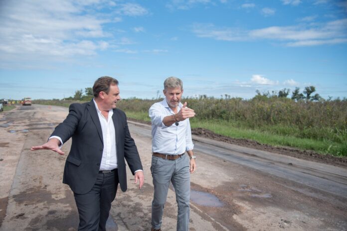 El gobernador Rogelio Frigerio recorrió las obras de la ruta provincial 51 en Larroque