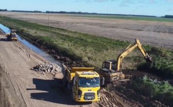 Necochea: La Municipalidad sostiene un intenso plan de arreglo y mantenimiento de los caminos rurales