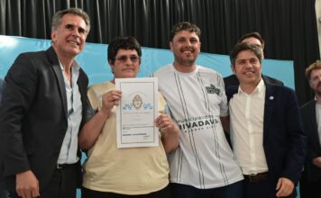 Rivadavia: Kicillof y Martínez entregaron 74 escrituras a familias de la localidad